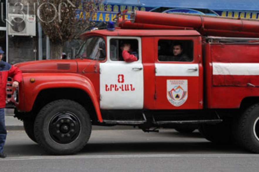 Հրդեհ շենքի տանիքում