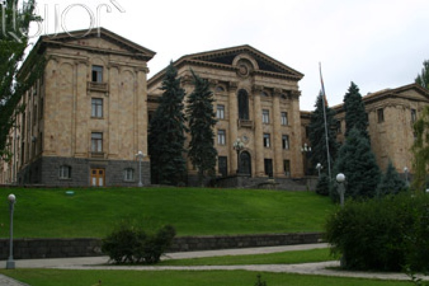 ԱԺ անձնակազմի կառավարման վարչության պետն ազատման դիմում է գրել  