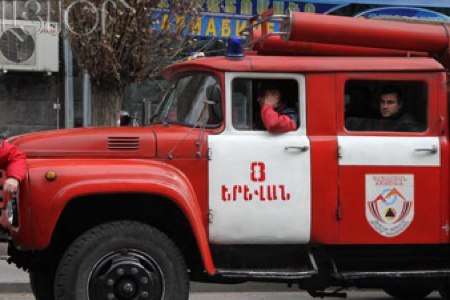На улице Абовяна вспыхнул пожар  