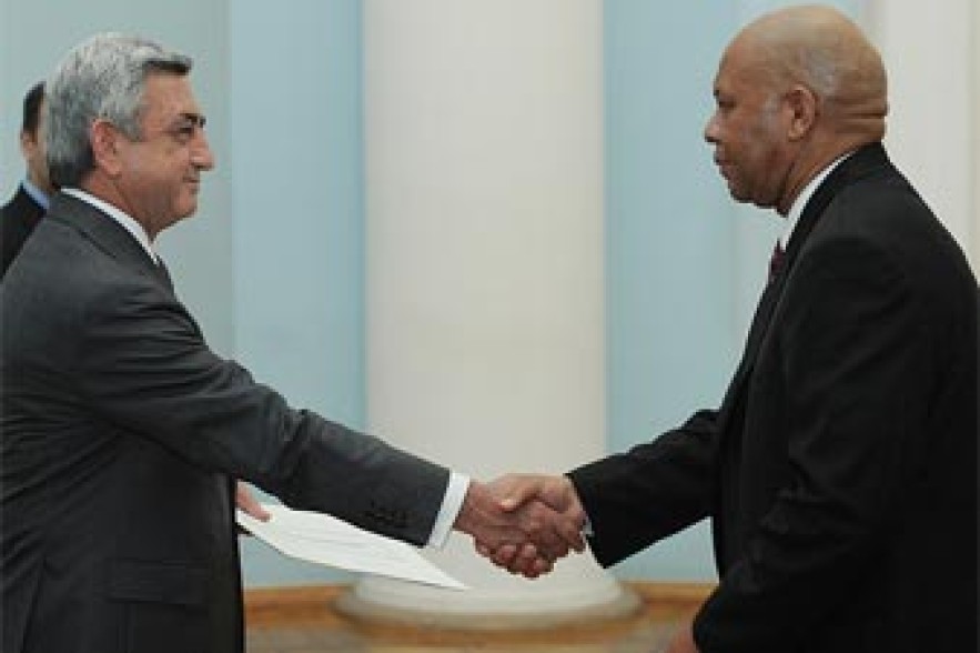 South African ambassador passes his credentials to Serzh