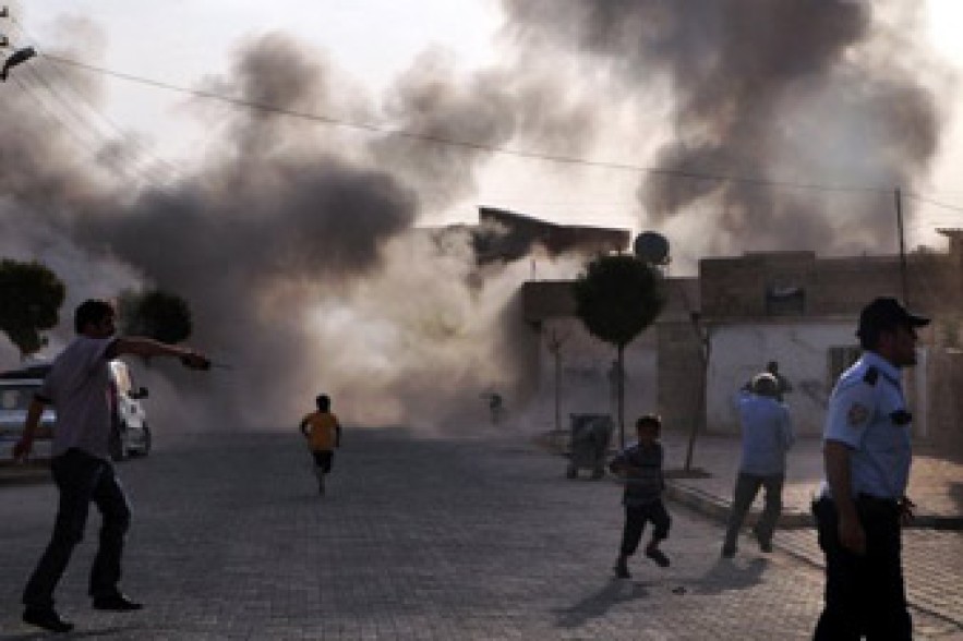 Turkey hits Syria 