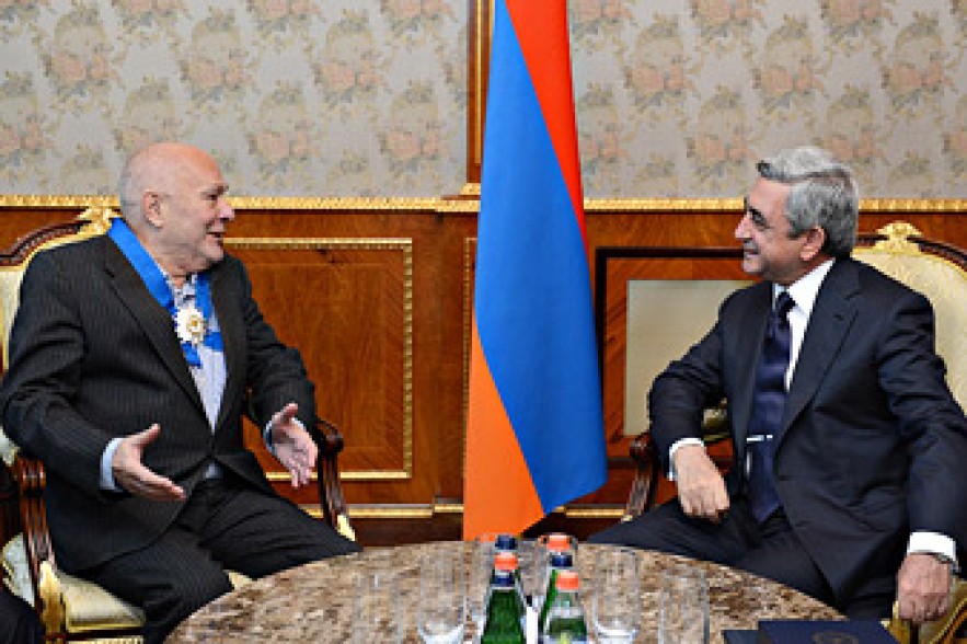 Ս. Սարգսյանն ընդունել է անվանի արձակագիր, հայագետ Կիմ Բակշիին