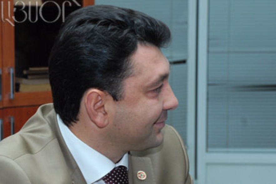 Շարմազանով.Մութ սենյակում սև կատու մի փնտրեք. այն ձեր ուսերին է
