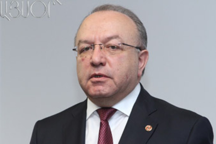 Д.Думанян поздравил соотечественников с наступающими праздниками