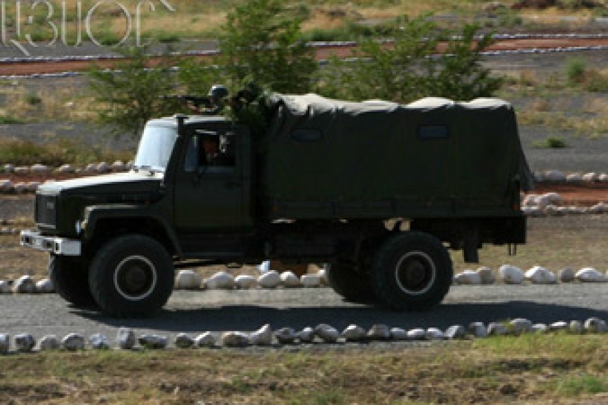 Զինվորական մեքենան գլորվել է ձորը