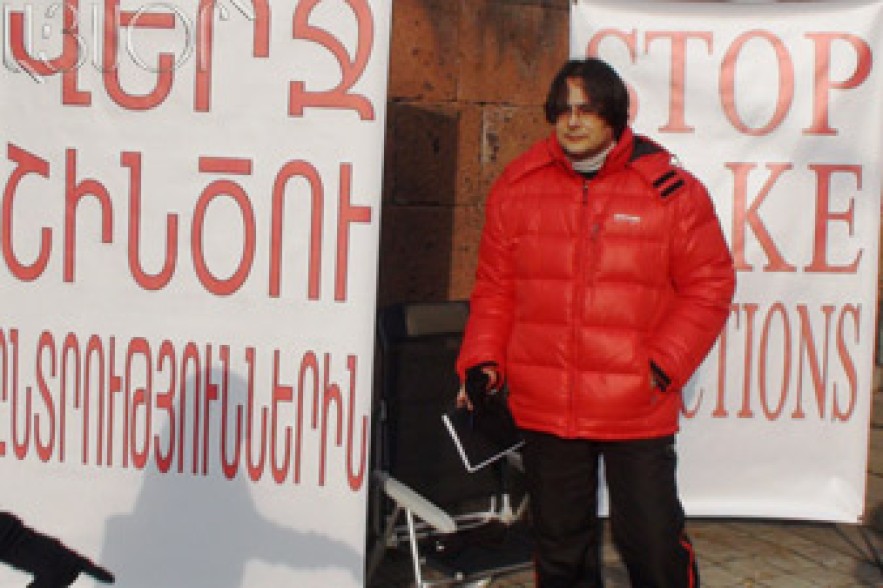 Новый завет, блокнот и открытое письмо. А.Гукасян продолжает голодовку