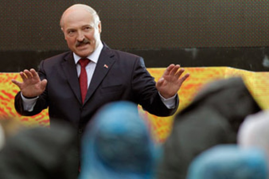 Лукашенко запретил белорусским врачам жаловаться на скромные заработки