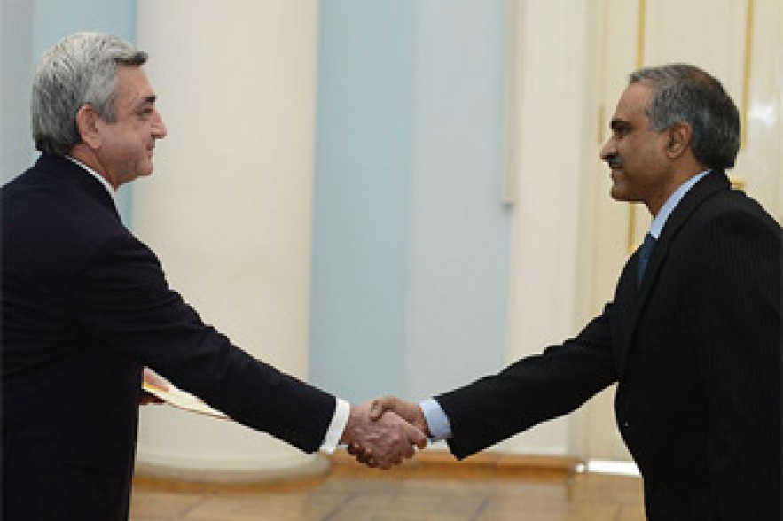 Indian ambassador presents credentials to President of Armenia 