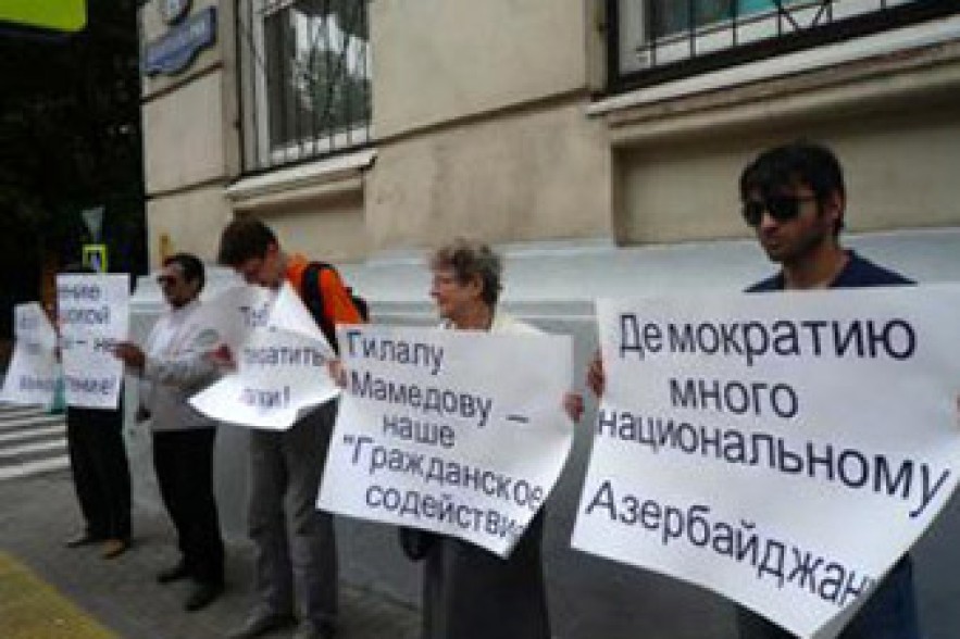 В Баку прошла акция в защиту арестованного редактора талышской газеты 