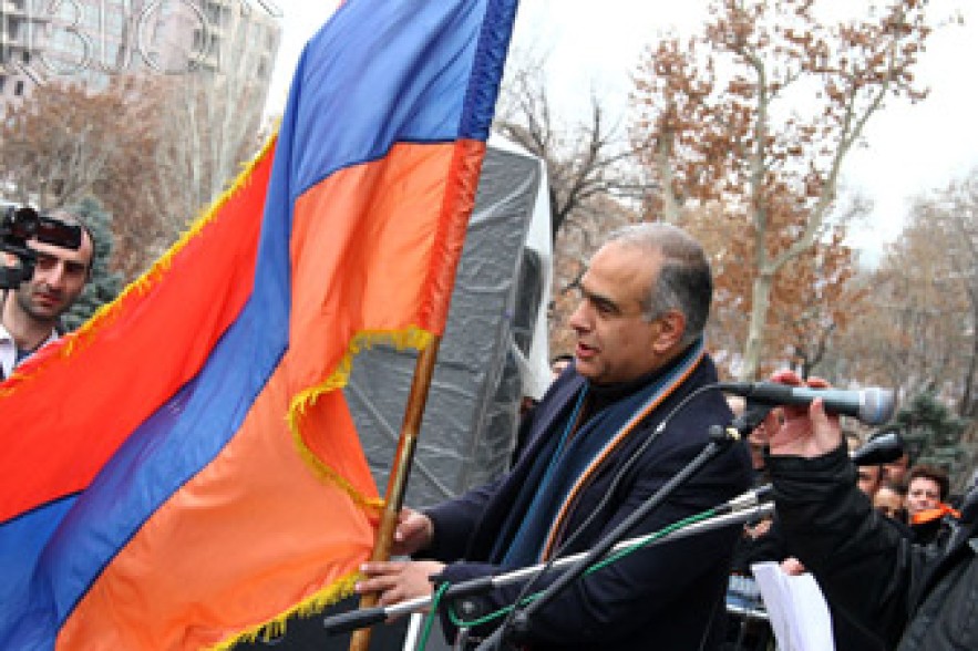 На площади Свободы в Ереване стартовал митинг Раффи Ованнисяна