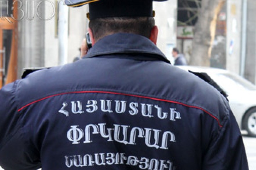 Գյումրիում մեքենան ընկել է ջրափոսը