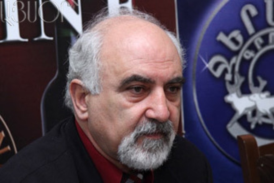 Health minister visits Paruyr Hayrikian 