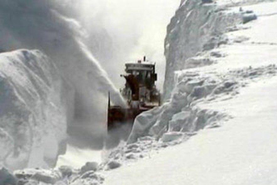 Selim mountain pass closed to traffic 