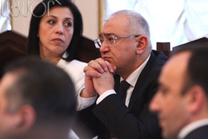 Scuffle in Constitutional Court: “Mr. Mukuchian, you are a criminal” 
