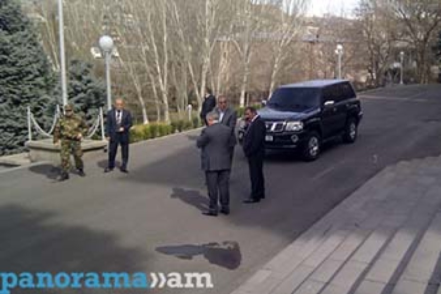 В парламент прибыл замглавы Специальной следственной службы
