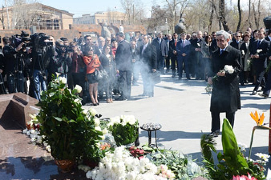 President pays tribute to memory of Andranik Margarian 