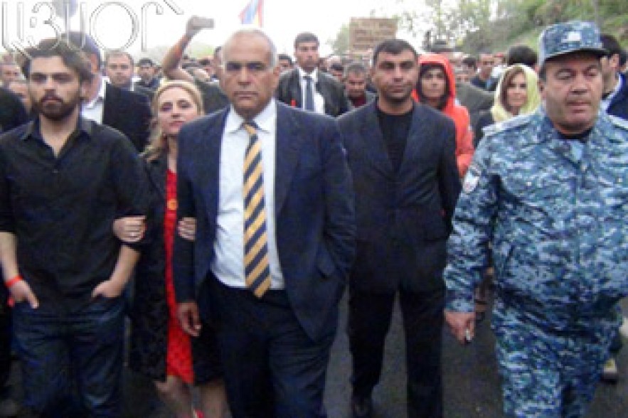 Raffi Hovannisian changes procession route again 