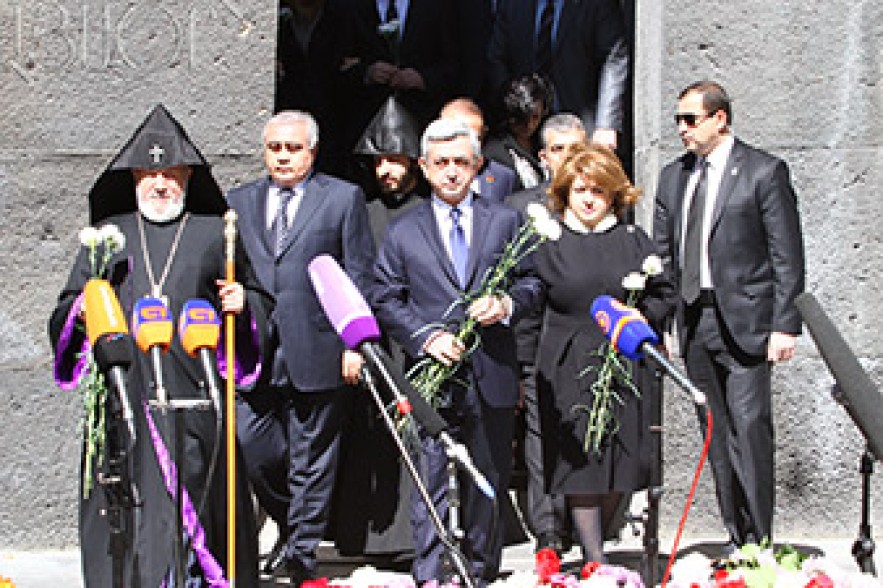 Armenian leaders visit Tsitsernakaberd Memorial 