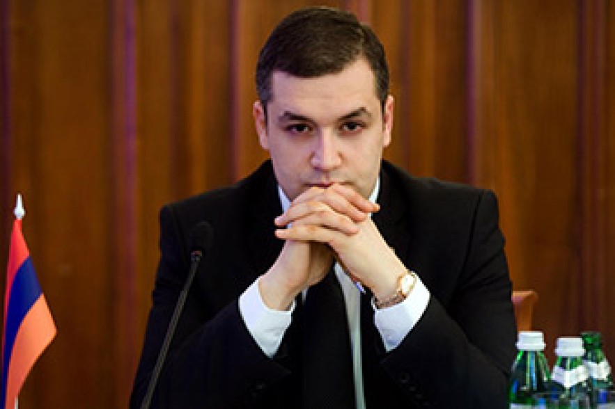 Депутат отказался от иска против блогера
