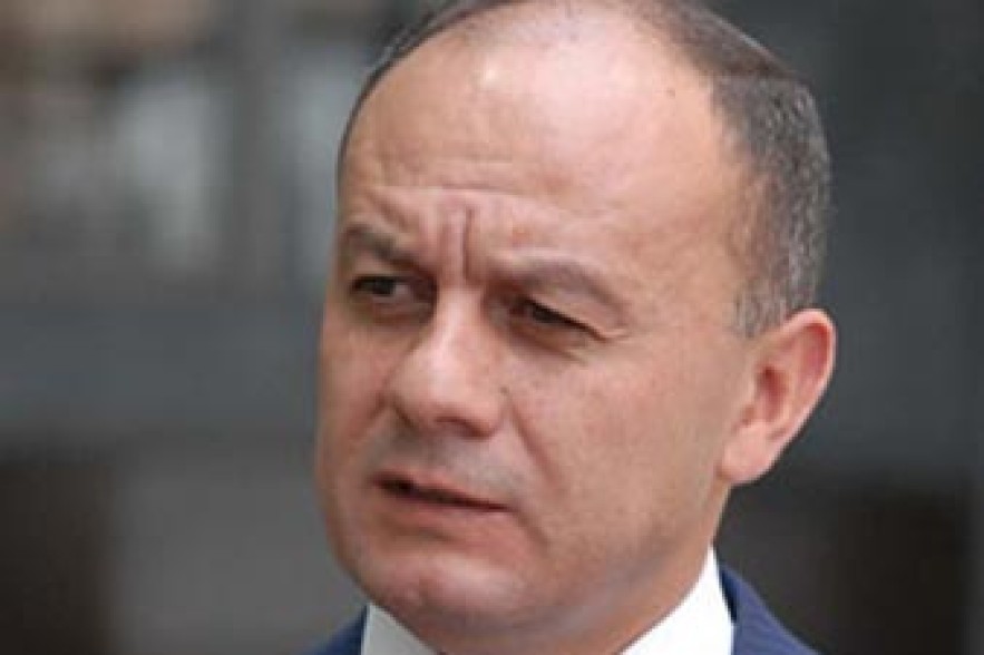 Defense minister visits Artak Budaghian in hospital 