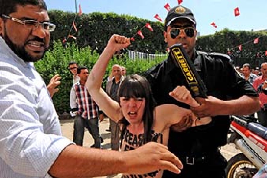 FEMEN շարժման ակտիվիստները հարձակվել են Թունիսի վարչապետի լիմուզինի վրա
