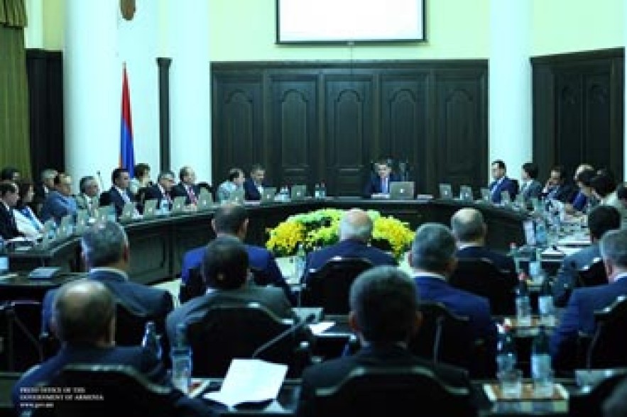 Պետական հատվածի աշխատավարձերը հավասարեցվել են նվազագույնին