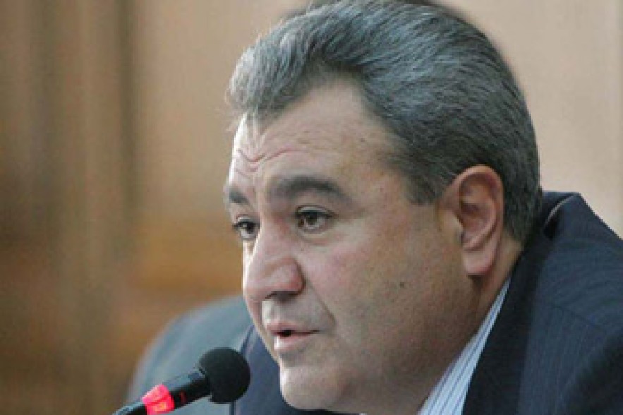 Глава КП Армении не подавал в отставку. Он продолжает работать 