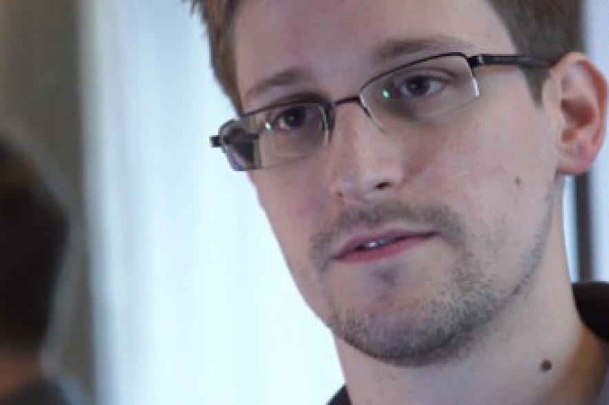 Snowden leaving airport in 'few days'