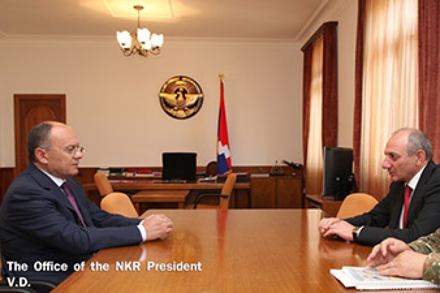 NKR president receives Armenian defense minister 