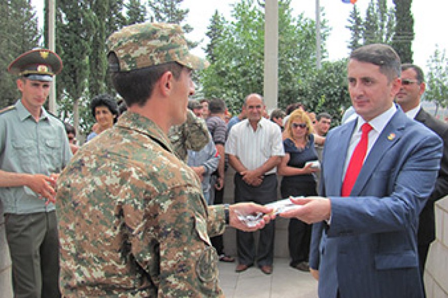 «Հայոց արծիվները» այցելելում են զորամասեր