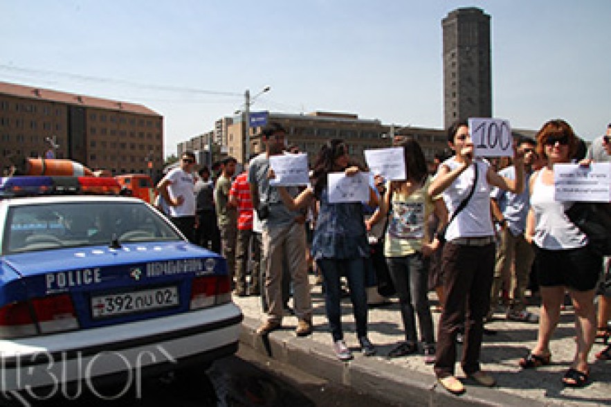 Last activist released. Protest held outside Ministry of Transport