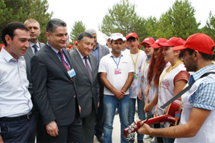 Վարչապետը երգում է «Բարով եկար, սիրու՛ն կռունկ» (Տեսանյութ)