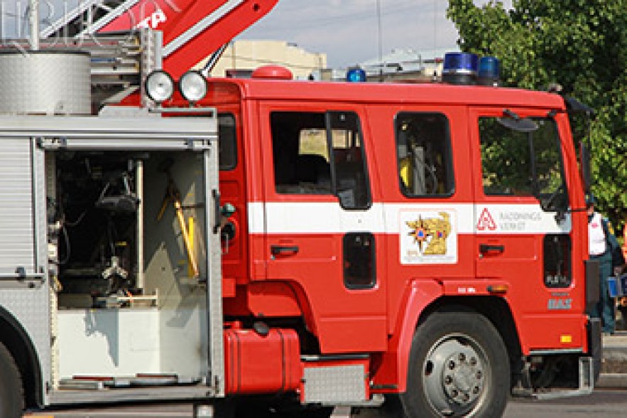 Fire in Gyumri destroys two roofs 