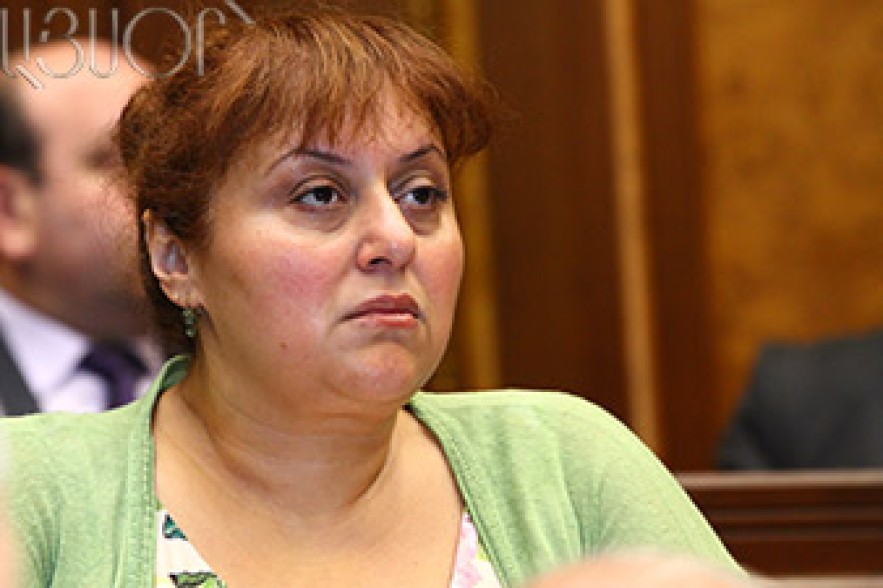 Shushan Petrosian sees nothing wrong in kissing activist 