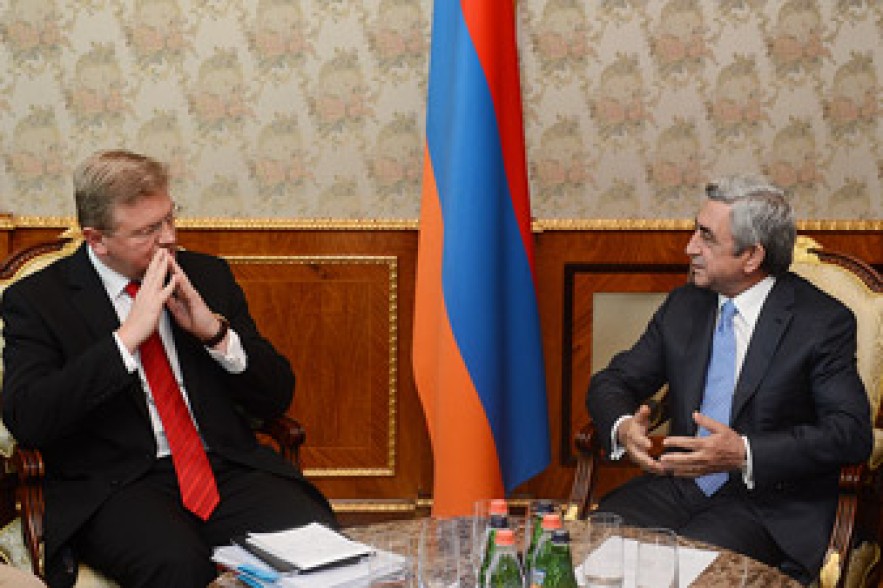 Նախագահ Սերժ Սարգսյանն ընդունել է Եվրամիության հանձնակատար Շտեֆան Ֆյուլեին 