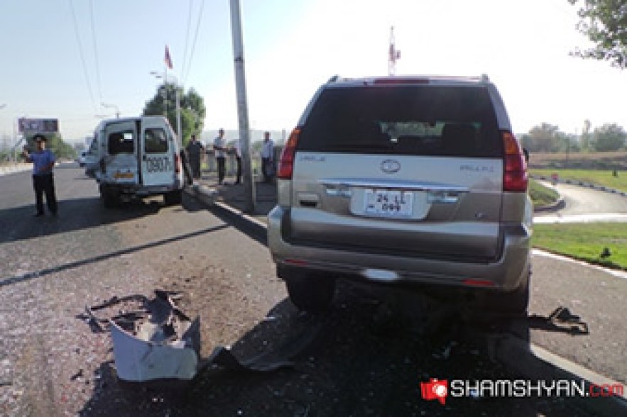 People injured in crash on Isakov Avenue out of danger 