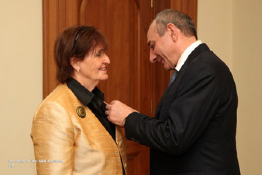 NKR president presents medal to Baroness Cox 