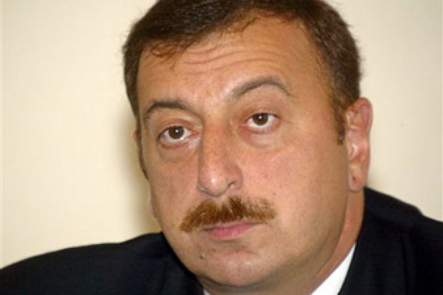 Алиев обещал в случае переизбрания чиновникам многомиллионные проекты