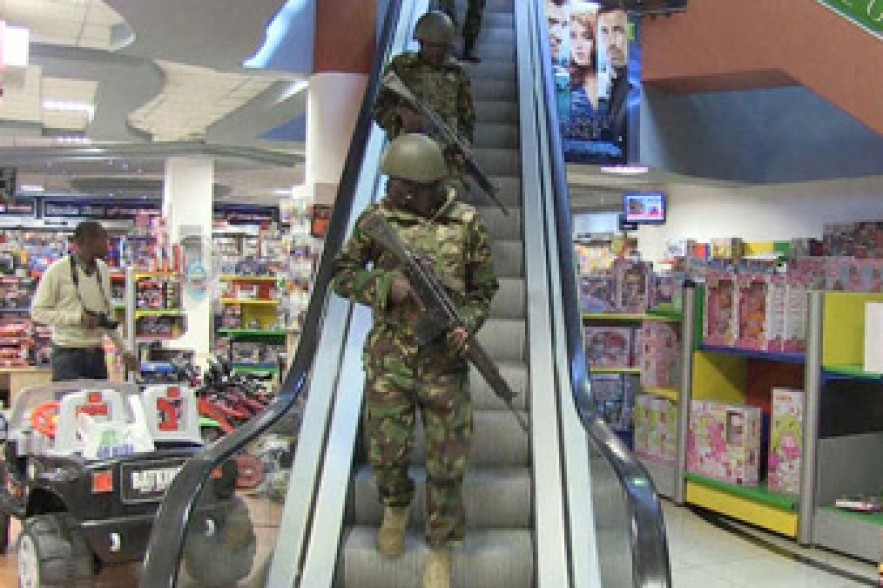 Владельцы магазинов в ТЦ Westgate обвинили кенийских военных в мародерстве