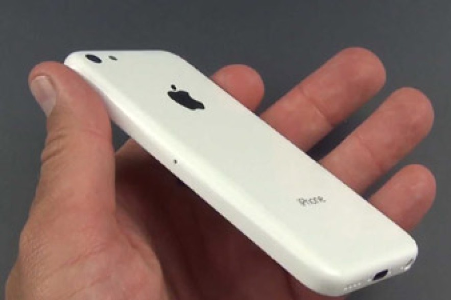 Apple вдвое сокращает производство iPhone 5C 