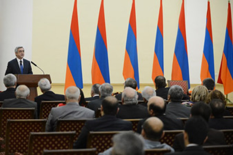 Serzh Sargsyan presents annual awards to best students in IT sector 