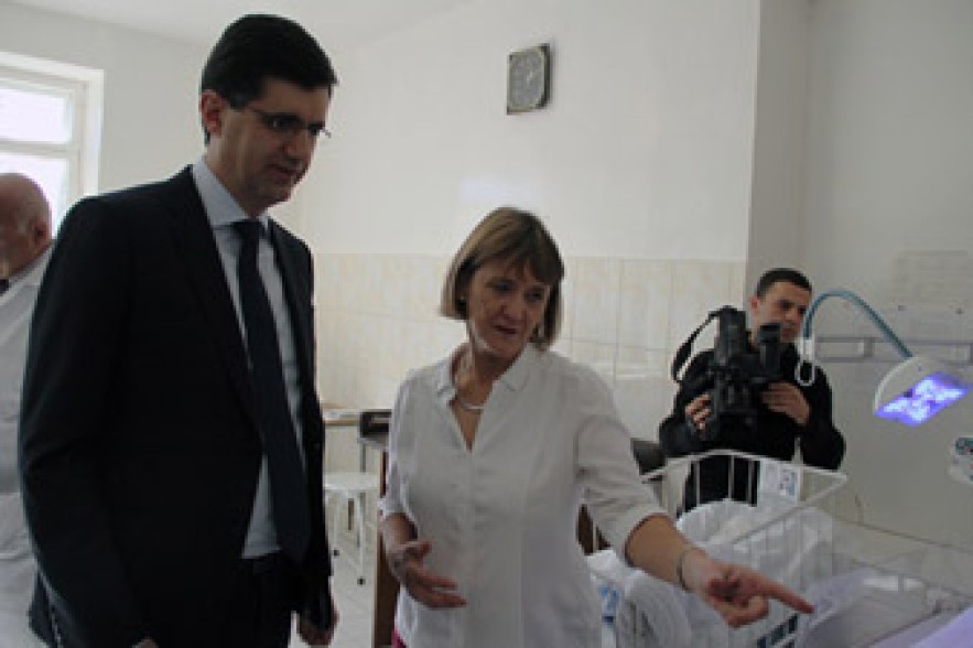 «ՎիվաՍելը» Սիսիանի ծննդատանը հատկացրել է Նեոնատալ խնամքի բուժսարքավորումներ