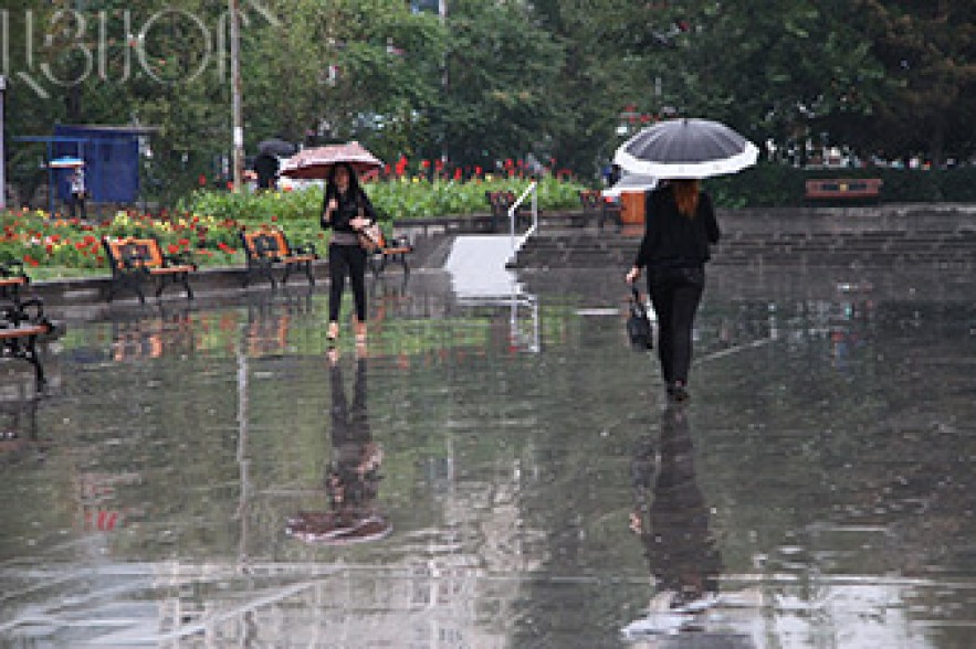 Cloudy weather, rain expected today 