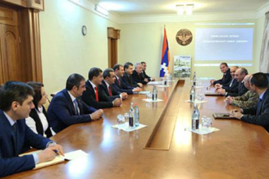 Բակո Սահակյանն ընդունել է Տարոն Մարգարյանի գլխավորած պատվիրակությանը