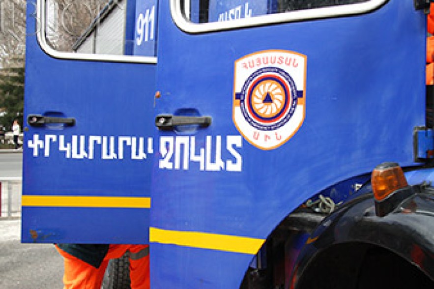 Truck overturns on Yerevan-Ashtarak motorway 