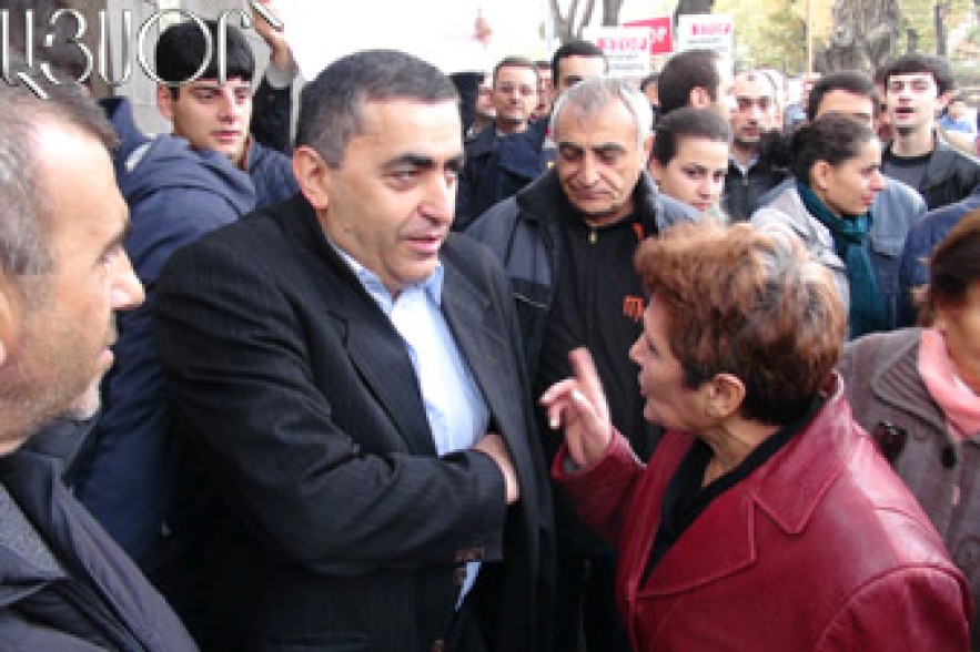 Protesters hand letter to HHK central office 
