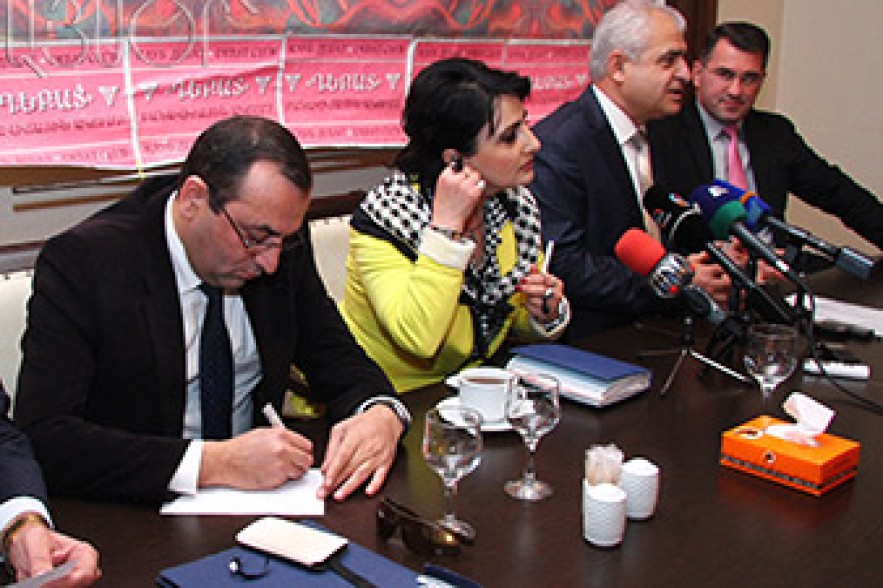 Artsvik Minasian has doubts about Armenia’s entry into Customs Union 