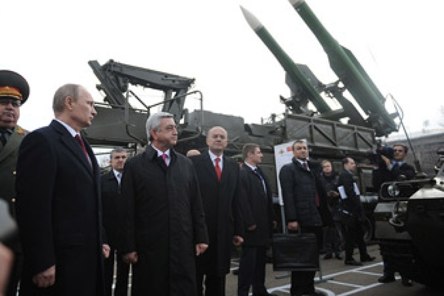 С.Саргсян и В.Путин посетили 102-ю российскую военную базу в Гюмри 