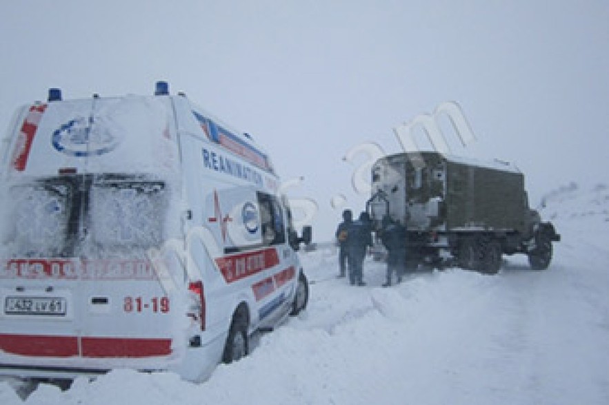 Ambulance car stuck in snow in Lori province 