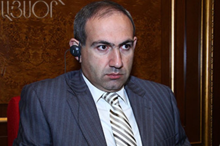 Pashinian accuses energy minister of dodging questions 